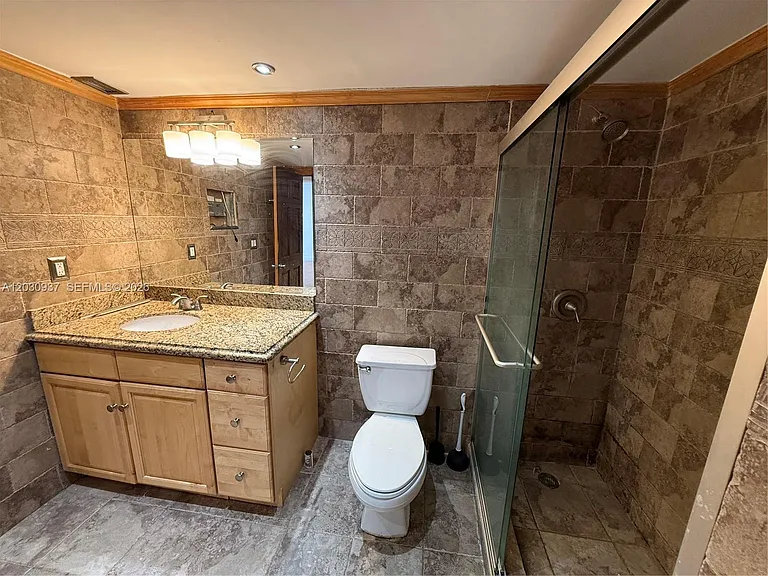 19380 Collins Ave #11 — Photo 11