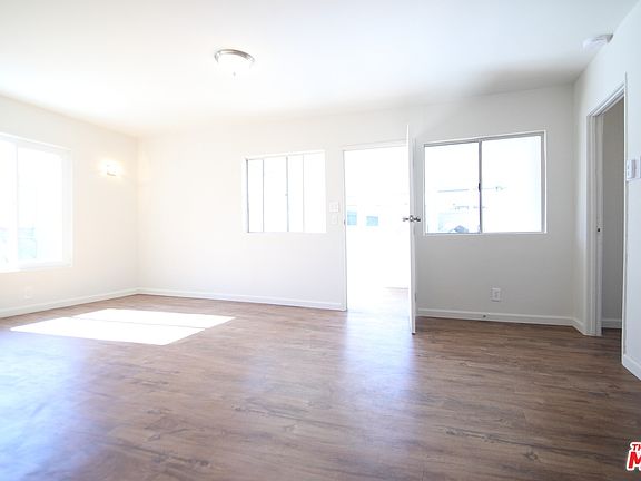 2nd image of 614 N Hoover St #1/2