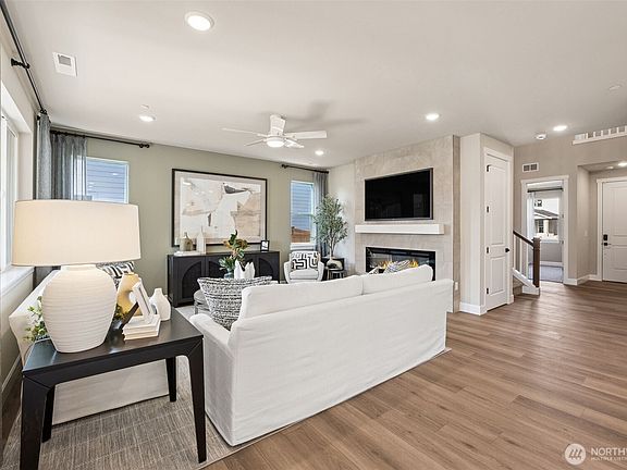 5th image of 13906 207th Avenue E #1385