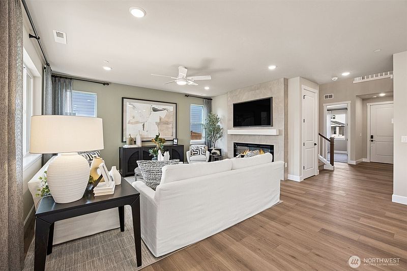 5th image of 13906 207th Avenue E #1385