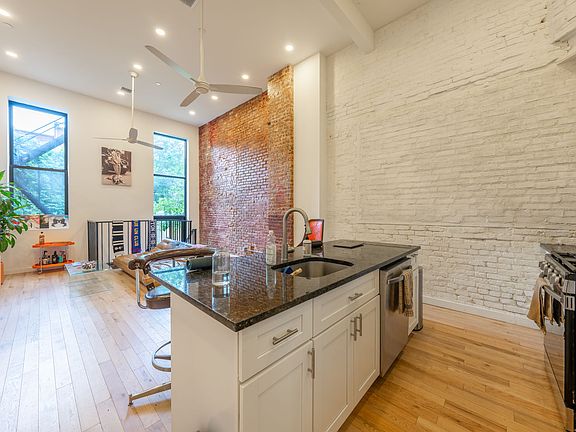 5th image of 185 Chauncey St #1R