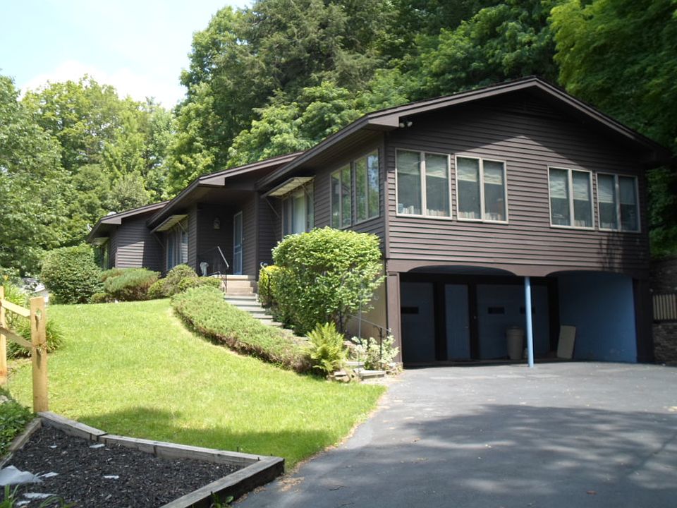 1st image of 16 Forest Ln
