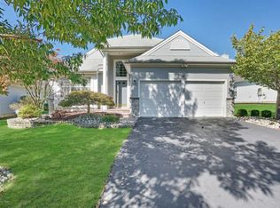 33 Narrowbrook Ct, Manalapan, NJ 07726
