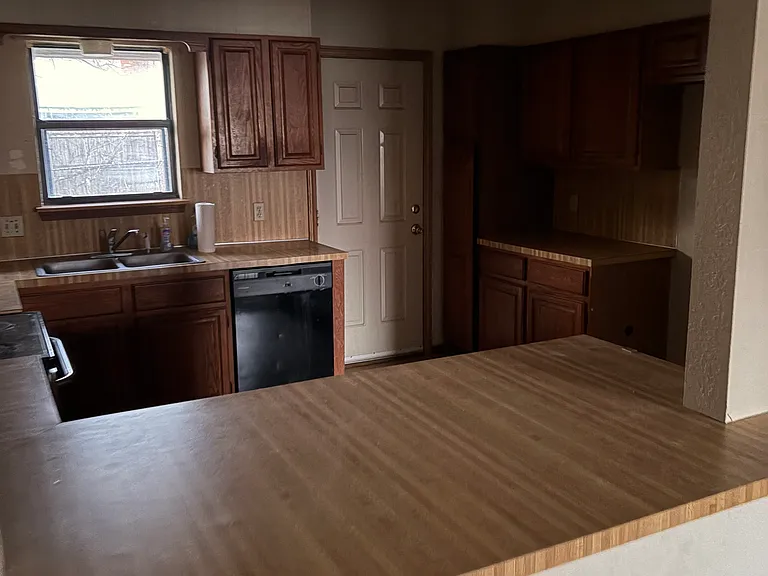 2312 W Ithica St — Photo 2