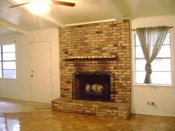 3rd image of 3118 Rolling Hill Dr