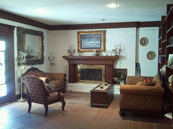 Den w/10ft Ceilings