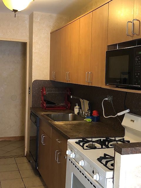 2nd image of 2915 W 5th St APT 12F
