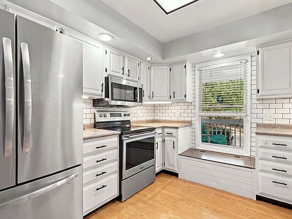 5th image of 119 Autumn Ln