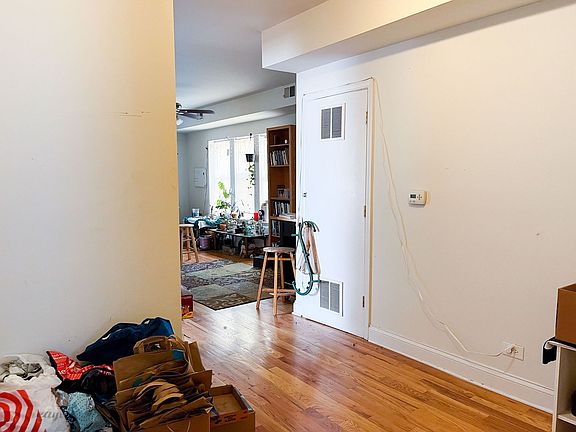 5th image of 3154 W Eastwood Ave Unit 2