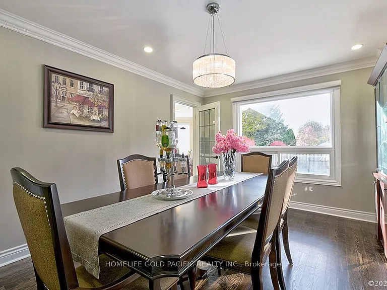 48 Havagal Cres — Photo 10