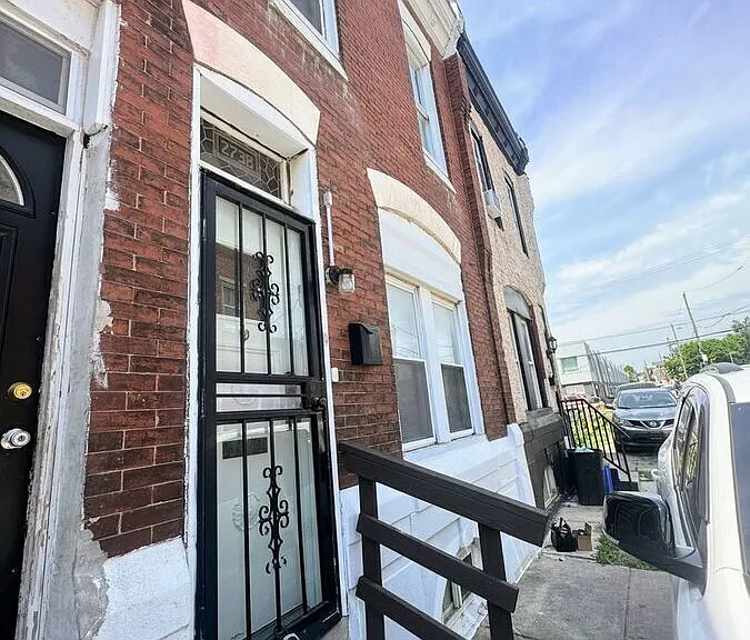 2738 W Oakdale St — Photo 26