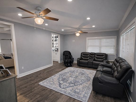 3rd image of 361 Parragon Rd