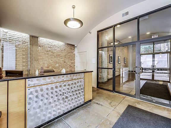 2nd image of 1635 W Belmont Ave APT 211