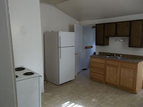 2nd image of 831 River Ave