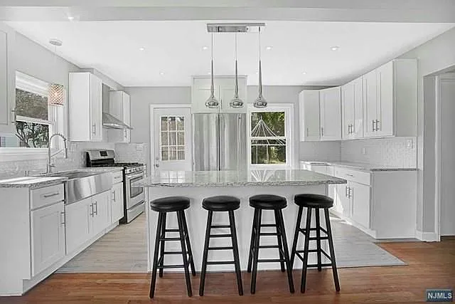 180 Vanderburgh Ave — Photo 8