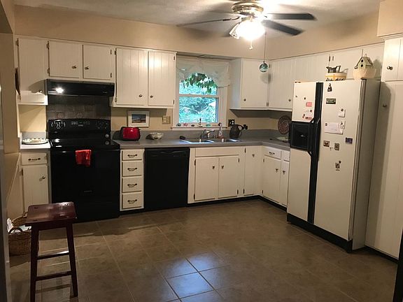 4th image of 185 Balsam Ct