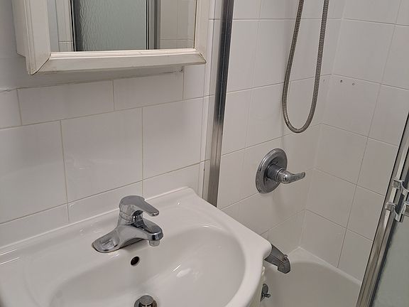 2nd image of 216 W 100th St APT 1007