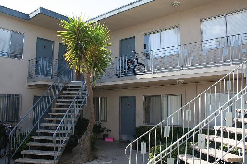 2nd image of 925 W La Palma Ave APT 5