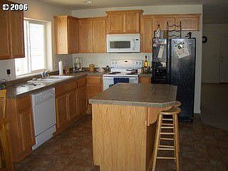 Kitchen W/Island