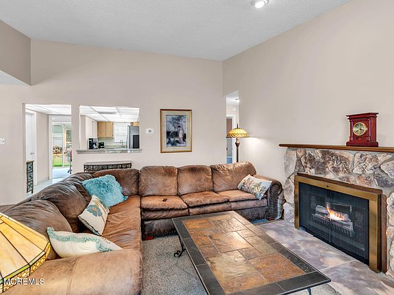 5th image of 7 Kingston Close #1000