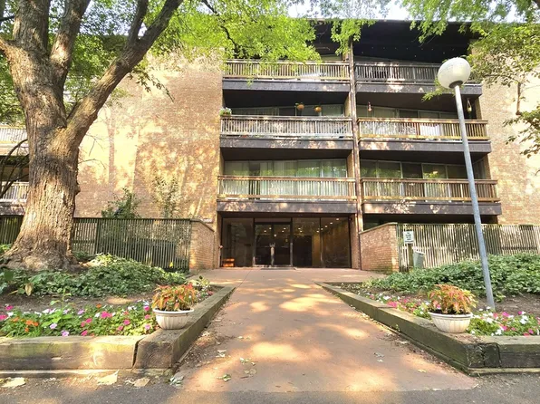 5600 Hillcrest Ln APT 2J, Lisle, IL 60532