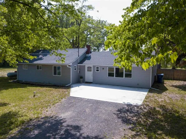 2088 S Smiths Crossing Rd, Freeland, MI 48623