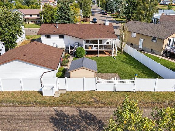 4th image of 139 E Shacker Cres W