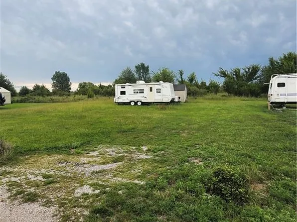 141 N Linn Valley Dr, Linn Valley, KS 66040