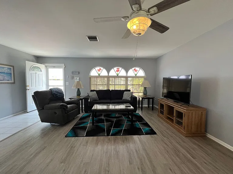 2421 Ivanhoe St — Photo 5