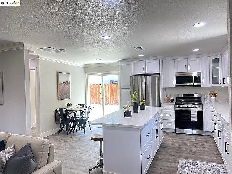 155 Taylor Blvd — Photo 2