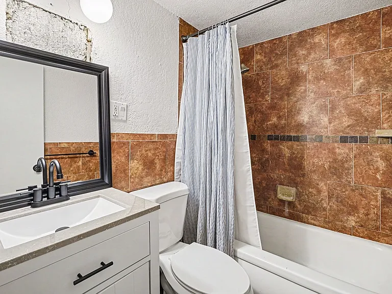 1336 N Logan St #203 — Photo 18