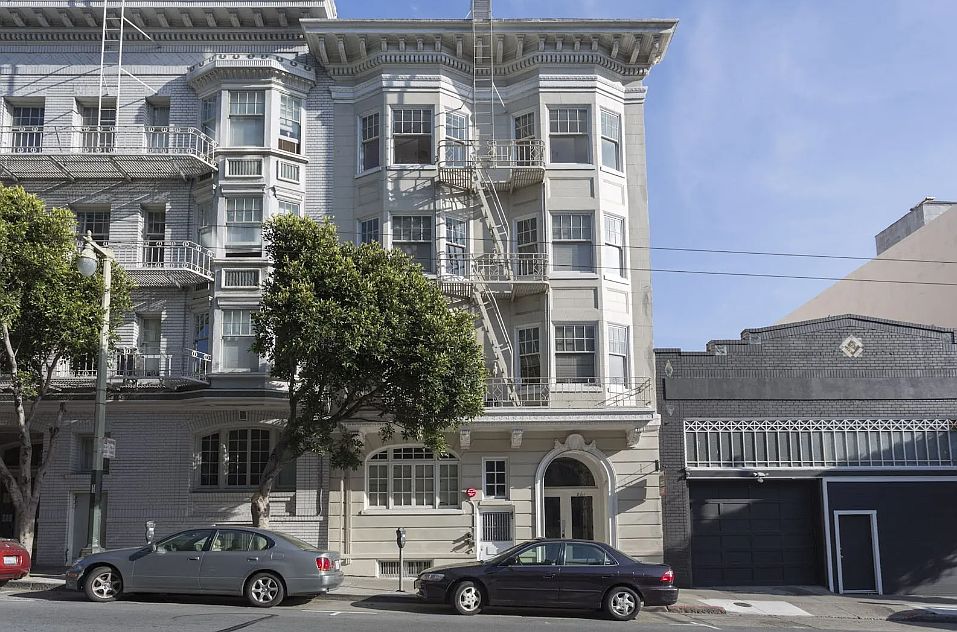 Front exterior view of the apartment building at 861 Post St, San Francisco, CA 94109, USA