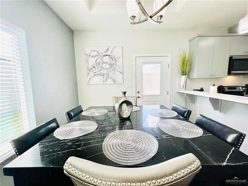 2 bed, 2.0 bath, 954 sqft, $1,300 — Photo 2
