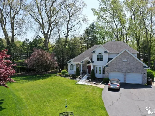 7312 Hidden Valley Dr, Lambertville, MI 48144