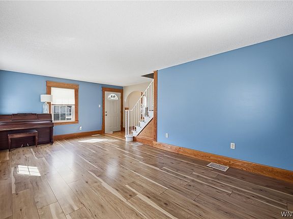 4th image of 228 Jackson Ave