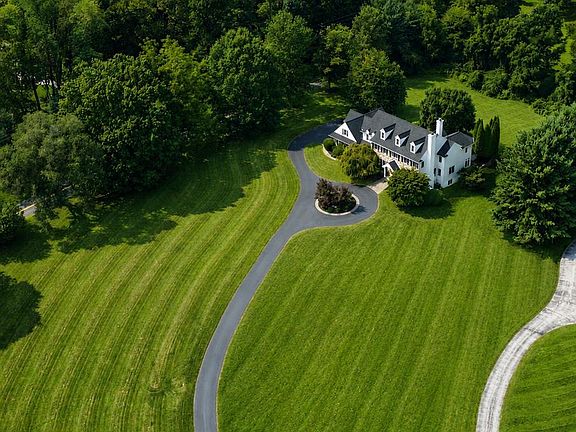 4th image of 105 Nathaniel Ln