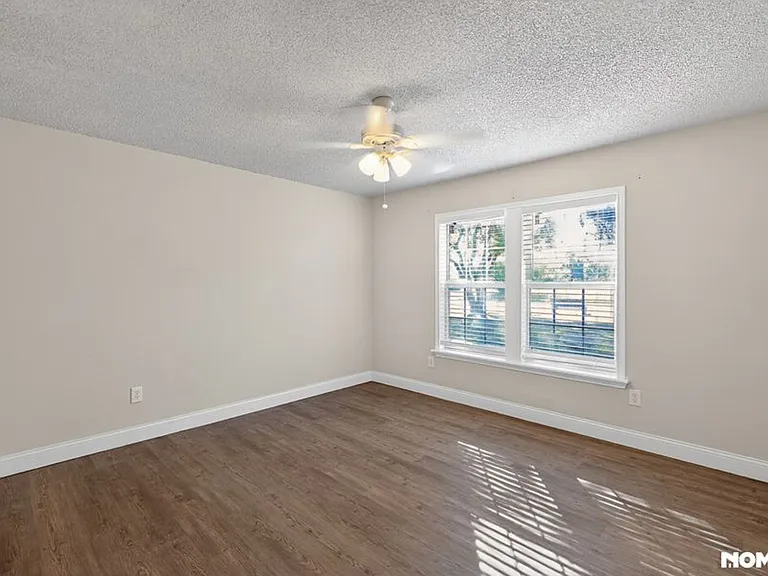 7203 Timbercreek Dr — Photo 2