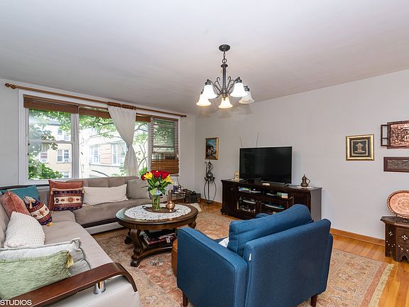 5th image of 6144 N Damen Ave APT G2