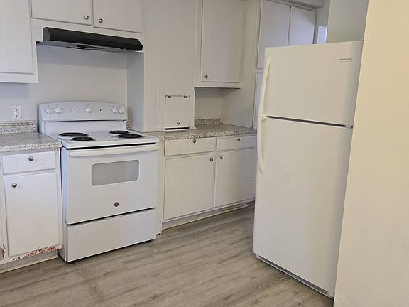 5th image of 3669 Birchwood Ave