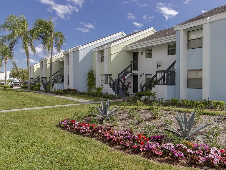 Lilac Village Boca Raton Apartments — Photo 12