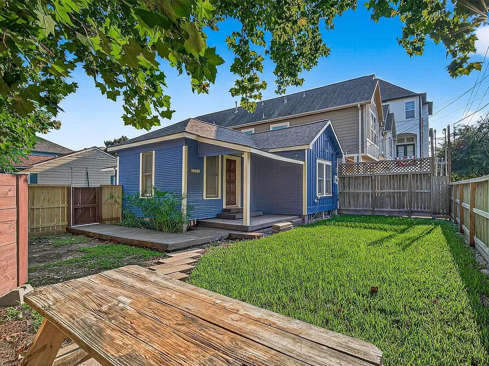 5122 Larkin St