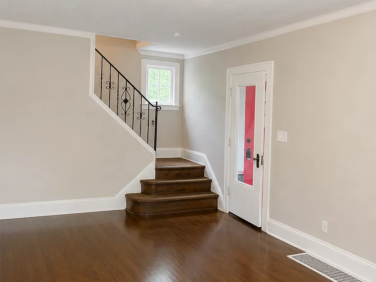 1462 Parkhill Rd — Photo 12