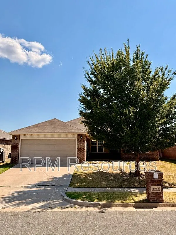 3 bed, 1.5 bath, 1653 sqft, $1,595 — Photo 1