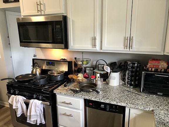 3rd image of 1830 W 17th St APT 2F