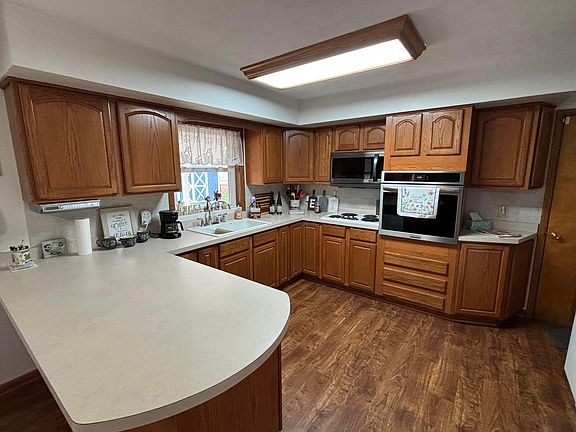 3rd image of 87 Brenton Dr