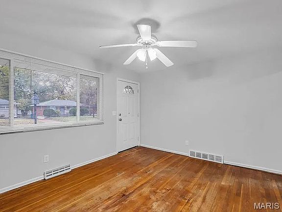 3rd image of 1224 Reale Ave