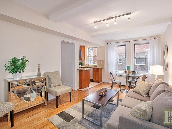 2nd image of 333 E 43rd St APT 916