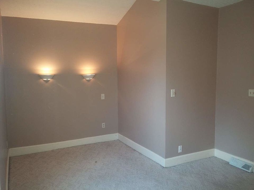 2nd image of 102 Merriman Rd