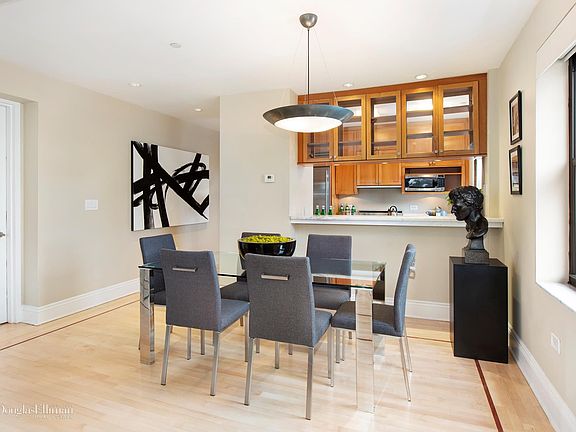 3rd image of 223 W 80th St Unit Penthouse
