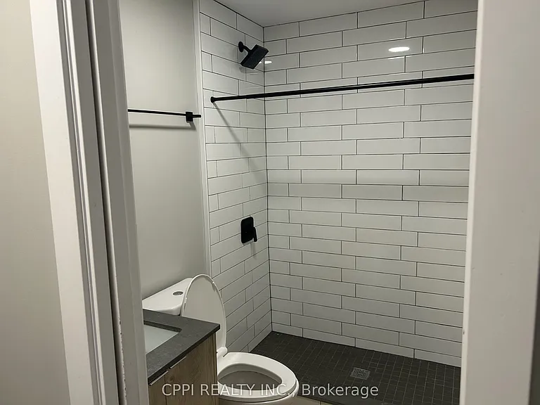 70 King St E #313 — Photo 2